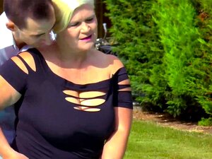 AgedLove Lacey Starr јебе Poolboya хардкор. Старија буцмаста плавуша која воли секс са слаткицом јебе Poolboya жестоко