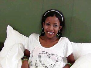 TeenyBlack Schoolmeisje Ebony Cutie Nevaeh Interraciaal Facialized