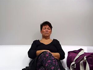 Schattig Brunette Oma Libuse Met Een Grote Kont