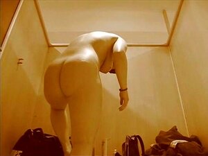 Schau Dir An, Wie Eine Sexy Amateur-Babe Von Einem Hinterhältigen Voyeur Mit Kamera In Der Öffentlichkeit Ausspioniert Wird. Diese Deutsche Schönheit Hat Was Zu Bieten!