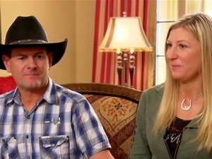 Cowgirl Swinger Säkrar BJ För Maken. I Detta Avsnitt Av Reality Swing Får En Ny Cowgirl Till Huset Ett Annat Par Att Ordna En Födelsedagsblowjob För Sin Partner Och Han Ler Bara