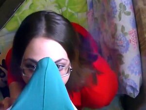 Fantastisk Spelbrud Tar En Paus Och Ger En Fantastisk Avsugning. Hon Spelade Hjältar Av Makt Och Magi Men Att Ge Avsugningar är Alltid Hennes Första Prioritet