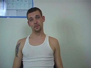 Schwuler Sexy Junge Pisst Und Nackte High-College-Jungs Und Oraler Schwuler Sex EJ