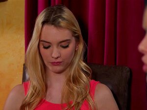 Jenter River Hverandres Fitter For å Komme Igjen Og Igjen. De River Av Hverandre Klærne, Og Cherie Begynner å Leke Med Kennas Fitte. De Sluker Hverandres Kropper Mens De Suger Hverandres Pupper, Spiser Hverandres Fitter, Trib Og 69 Kenna Tungepuler Morens