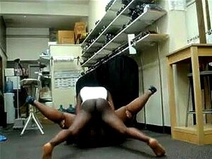 Mörk, Stor Vacker Kvinna, Sally är En Stor Ebenholtskvinna Som älskar Att Få Sin Röv Och Våta Yoni Knullad Av En Stor ådrig Hammare. I Denna Vuxenporrvideo Borrar Jag Hårt Hennes Våta Fitta Och Globbar I Olika Positioner