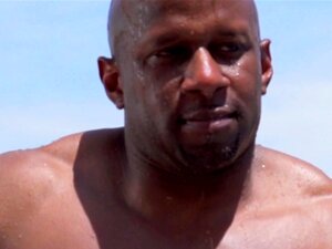 Bikini-latina Ariella Ferrera Haaveilee Panemisesta Uima-allaspojan Kanssa