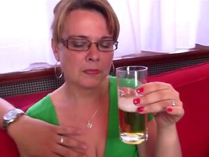 Reife Dame Wird In Einen Dreier Gelockt. Reife Dame Wird In Einen Dreier Gelockt