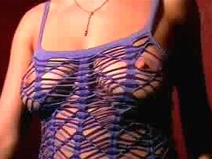 YouPornMate HoneyPoison2U користи играчку на камери