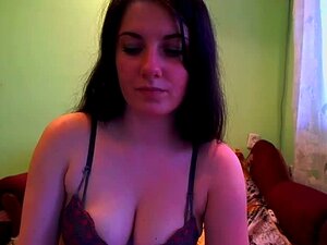 Pullea Amatöörityttö Aiheuttaa Seisokkeja, Parasta Tässä Pulleassa Amatöörissä On, Että Hän Tykkää Tehdä Tuhmaa Kamaa Web-kameran Edessä. Hänen Kurvikas Vartalonsa Rakastaa Koskettelua Ja Hyväilyä, Ja Hänen Kiimainen Pillunsa Rakastaa Täsmälleen Samaa – K