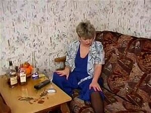 RUSSISCHE MAMA Neunzehn älter Mit Einem Jungen Kumpel,