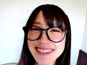 Nerdowata Japońska ślicznotka W Pończochach Jest Wiercona Na łóżku