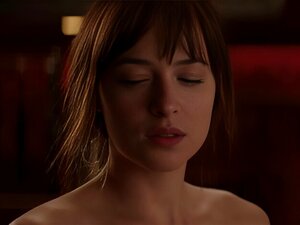 Geef Toe Aan Je Donkerste Verlangens Met Dakota Johnson En Jamie Dorman In Deze Stomende Seksscène In Een Studentenhuis, Rechtstreeks Uit De Verleidelijke Wereld Van 50 Shades Of Grey. Bereid Je Voor Op Het Ultieme Genot.