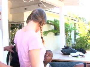 Venäjän Söpöläinen Gangbanged By Musta Kaverit