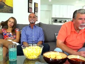 Seksikäs Liza Viettelee Ja Panee Daddys Ystävä Glen