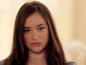 Buste Milf Reagan Fox Verwelkomt De Vriendin Van Haar Stiefdochter, Gia Paige, In Het Huis Met Een Nuahgty Glimlach Die Ze Uiteindelijk Zoenen Na Wat Geklets. De Teo Kust Gepassioneerd Terwijl Hun Handen Rond Hun Sexy Lichamen Dwalen En Afwisselend Kut Li