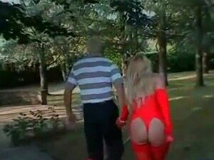 Jag Knullade Denna MILF I Roses Garden