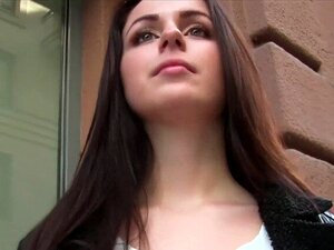 Lažni Agent Pokupio Je Seksi Europsku Brinetu Amaterku U Javnosti I Za Malo Love Razvalio Joj Usku Pičku U Stanu Iz Perspektive I Dobio Pušenje