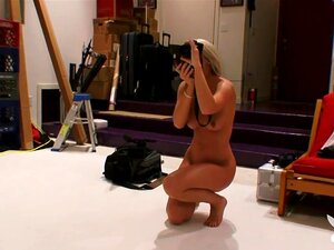 NAGIE SZCZĘŚLIWE DZIEWCZYNY, Sezon #1 Ep.3. Andrew Uczy Się Biznesowej Strony Próby Zostania Odnoszącym Sukcesy Fotografem. Podróżuje Do Różnych Części Miasta I Znajduje Dwie Dziewczyny Z Zupełnie Różnych światów. Na XXX