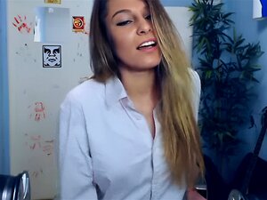 Njezin Vibrator Reagira Na Ljude Koji Joj Napojnice