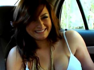 Esta Semana, La Latina De 8 Calles Está Buenísima. Este Buen Pedazo De Culo Fue Recogido Por Jmac Y Ahora Va A Hacer Todo En Su Propio Coche