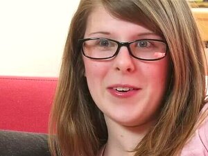 Super Slatka Djevojka S Staklom Masturbira