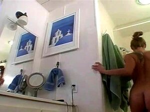 Rudowłosa Bierze Prysznic I Się Masturbuje