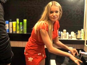 Amatorski Filmik Z Seksem Oralnym Pokazuje, Jak Dostaję Ciepłą Spermę Do Ust, Moje Amatorskie Wideo Z Wytryskami Na Twarz Jest Bardzo Gorące I Dlatego Opublikowałem To Online I Pokazałem światu, Jak Daję Loda