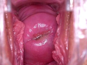 Spicy Tsjechisch Kitten Stretches Haar Spread Twat Naar De Str. Adembenemend Tsjechisch Looker Is Het Verspreiden Geschoren Spleet En Voedt Kutje Pomp Proper Binnenin Met De Beste Climax