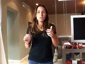 Η κρυφή κοπέλα BJ τελειώνει με μια TSUNAMI εκσπερμάτωση στο πρόσωπο, ΣΕΒΑΣΜΟΣ. Τόσο για έναν τύπο που είναι πρόθυμος να γυρίσει φετίχ πορνό που μπερδεύει την καύλα όσο και για να προσπαθήσει να περάσει ένα λάστιχο κήπου με μαγικό σπέρμα ταινίας ως το πραγ