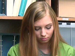 Авину невиност одузима напаљени официр са великим курцем