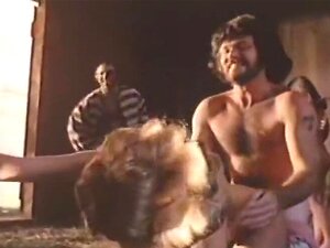 DE KLASSIEKE PORNO - Gevangenen Hebben Harde Seks Met Een Dame. Gevangenen Hebben Harde Sex Met Een Dame