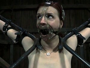 Chained Playgirl Heeft Sexy Nodig **