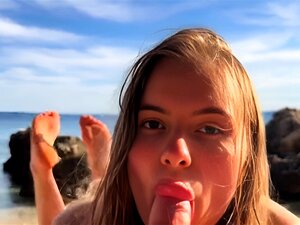 Babe Gets Fucked And Creampied On The Beach - Amateur