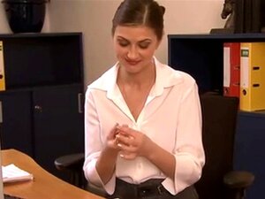 Dwóch Pracowników Podwójnie Pieprzy Sekretarkę