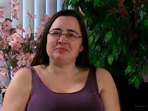 Cori In Interview Film - AtkHairy, Cori Heeft Een Harige Kut Die Je Moet Zien. Ze Denkt Dat Je Die Kut Gaat Bekijken En Gaat,  Dat Moet Ik In Actie Zien 