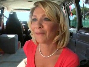 Niegrzeczna Oferta Seksu Dla Uroczej Kochanej. Urocza Kochanka Dostaje Pożądliwą I Dziką Ofertę Seksu