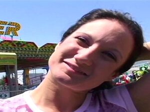 Amatorska Milf Z OGROMNYMI Naturalnymi Cyckami Dostaje RAI