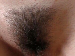 Gut Aussehende Blonde Anfängerin, Die Ihre Muschi Mit Spekulum öffnet Und Ihrem Muttermund Zusieht