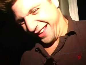 Betaal Voor Naaktheid En Seks - Amazing Chick Public 12