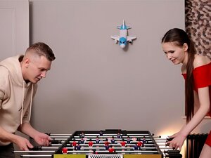 Јебање мршаве осамнаестогодишњакиње након утакмице у Фуссбаллу