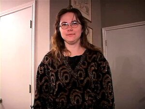 Unschuldige, Ziemlich Nerdige Teenagerin Mit Brille, Roxanne Rae Wird Gefickt