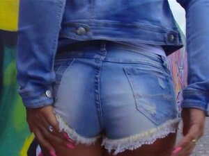 Voluptuous Super Hot Babe Kyra Hot Swallows Sperm