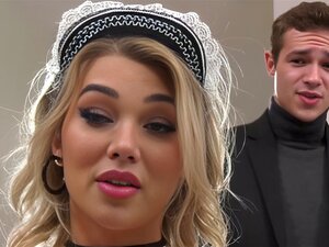 Mulher Trans Empregada Brinquedos Dela Tranny Pau E Companheiros Desagradáveis Tenta Pelo Chefe