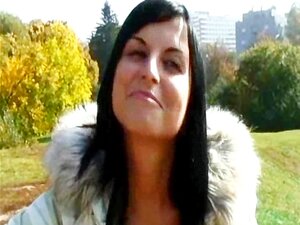 Przepiękna Europejska Laska Cieszy Się Swoim Pierwszym Publicznym Seksem Z Nieznajomym Za Kasę