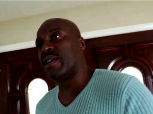 Прелепа и плава Клеио Валентиен аудицира и шали се на рачун пушења црног пастува Лекингтон Стеелеса док то не постане стварност. Клечи да обожава његову легендарну црну курчину, а затим јој јебу две рупе и прима врућу кремасту сперму по лицу