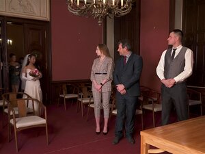 BRIDE4K. Laszive Frischvermählte Können Nicht Widerstehen Und Werden Direkt Nach Der Hochzeit Privat