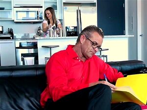 FamilyStrokes - Het Milf Förför Och Knullar Styvsonen