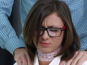 Seksowna świeża Dziewczyna Sandra Wellness Bierze Kutasa, Napalona ślicznotka Dostaje Masaż Ramienia Od Swojego Nauczyciela. Chwyta Jej Cycki I Całują Się Nawzajem. Ssanie Jego Kutasa I Jej Cipka Jest Wiercona W Wielu Pozycjach. Wytrysk Do Jej Ust