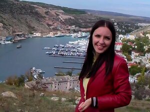 Onbedekt En Heet Paar Neuken Onder De Blauwe Hemel,