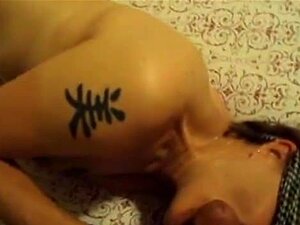 Geblinddoekte Milf Zuigt Pik En Eet Sperma